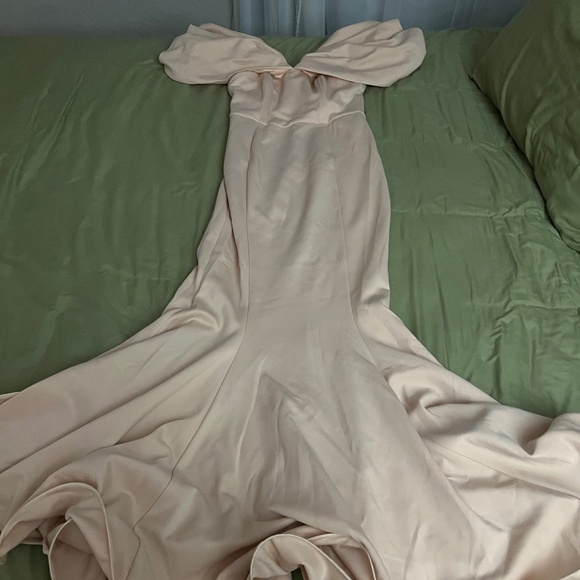 ASOS Design extreme drape sleeve wide hem maxi dress in neutral pink - Picture 1 of 2